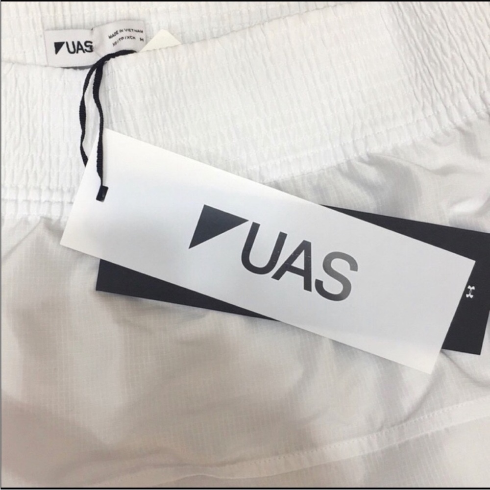 ๐ป Under Armour x Tim Coppens White Cropped Relaxed Smocked Blouse Short Sleeves - Picture 3 of 10